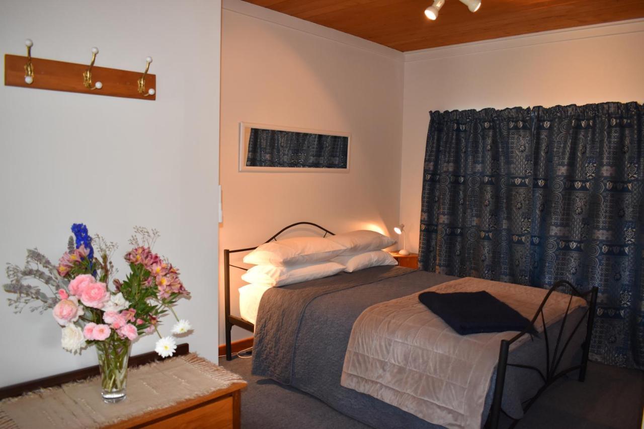 Olivista Bed and Breakfast Masterton Exteriör bild