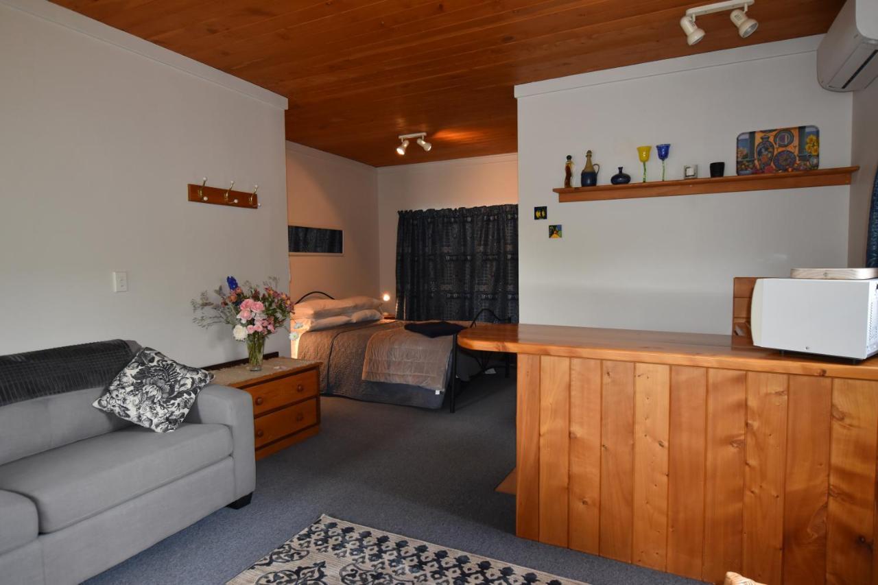 Olivista Bed and Breakfast Masterton Exteriör bild