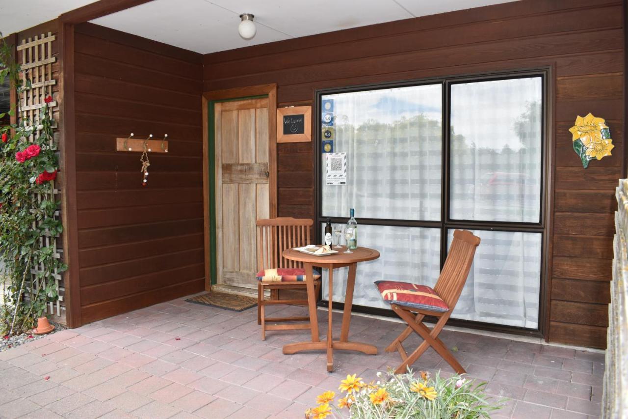 Olivista Bed and Breakfast Masterton Exteriör bild