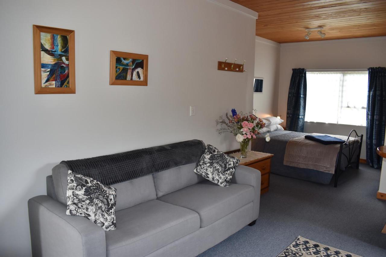 Olivista Bed and Breakfast Masterton Exteriör bild