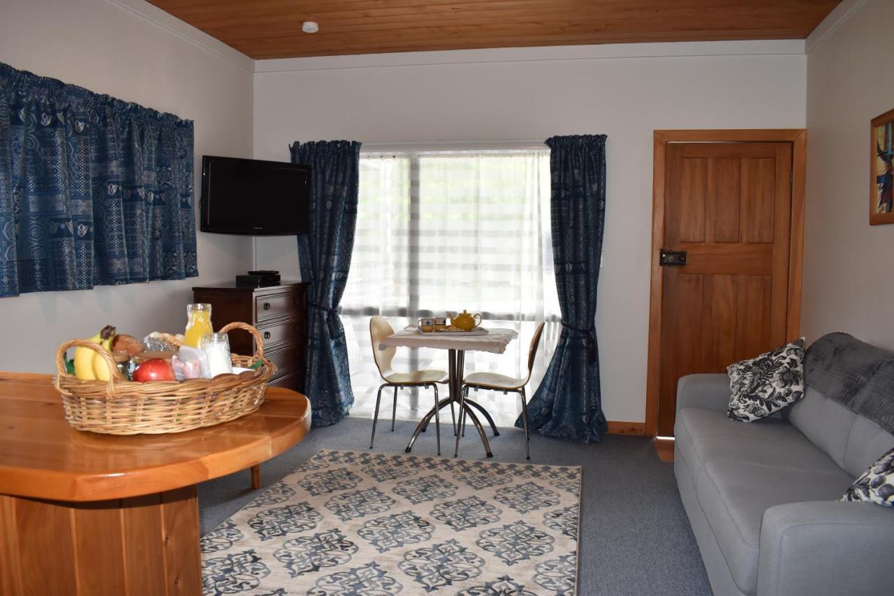 Olivista Bed and Breakfast Masterton Exteriör bild